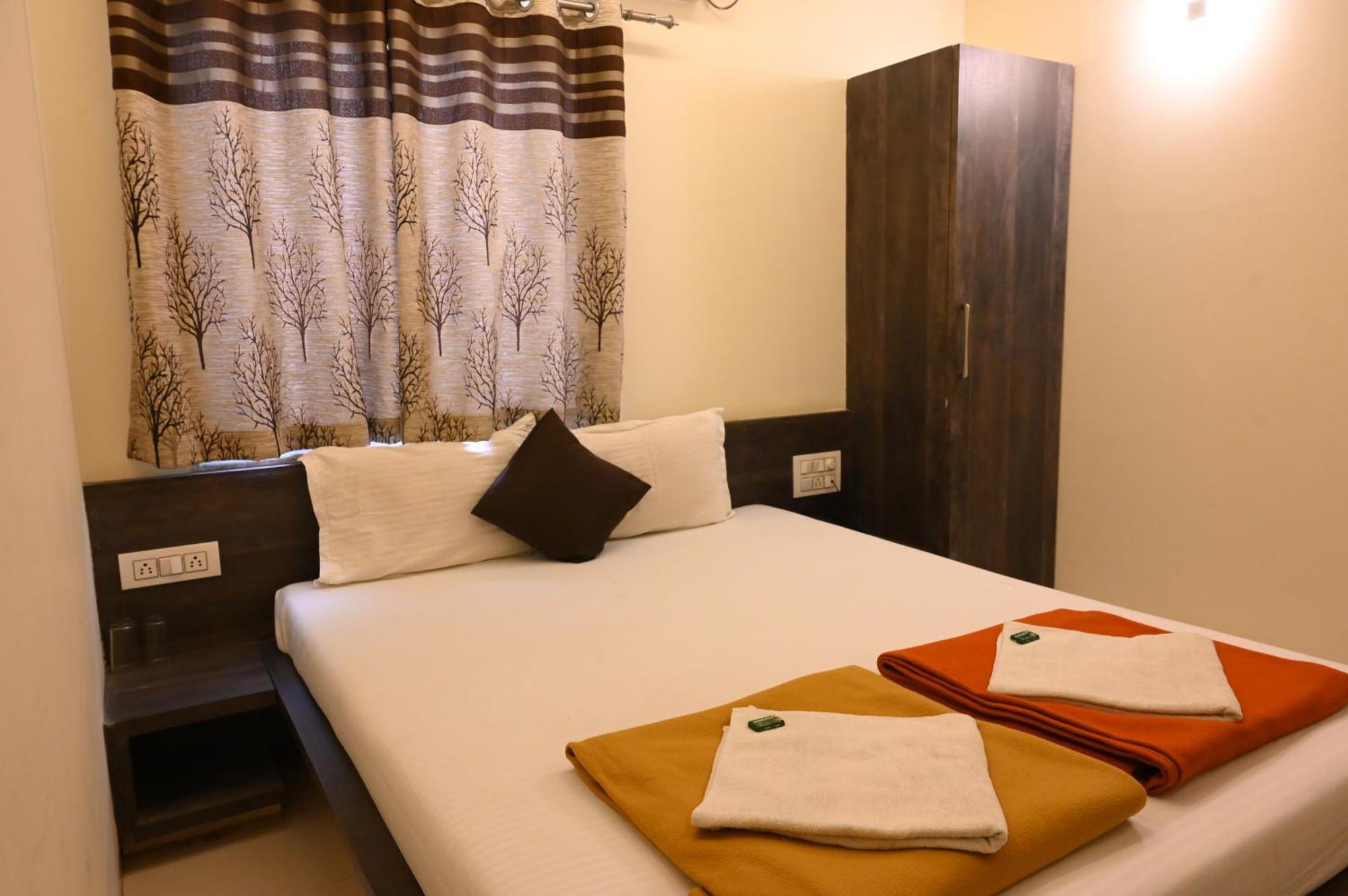 Hotel Ramkrishna Inn Kolhapur Exteriör bild