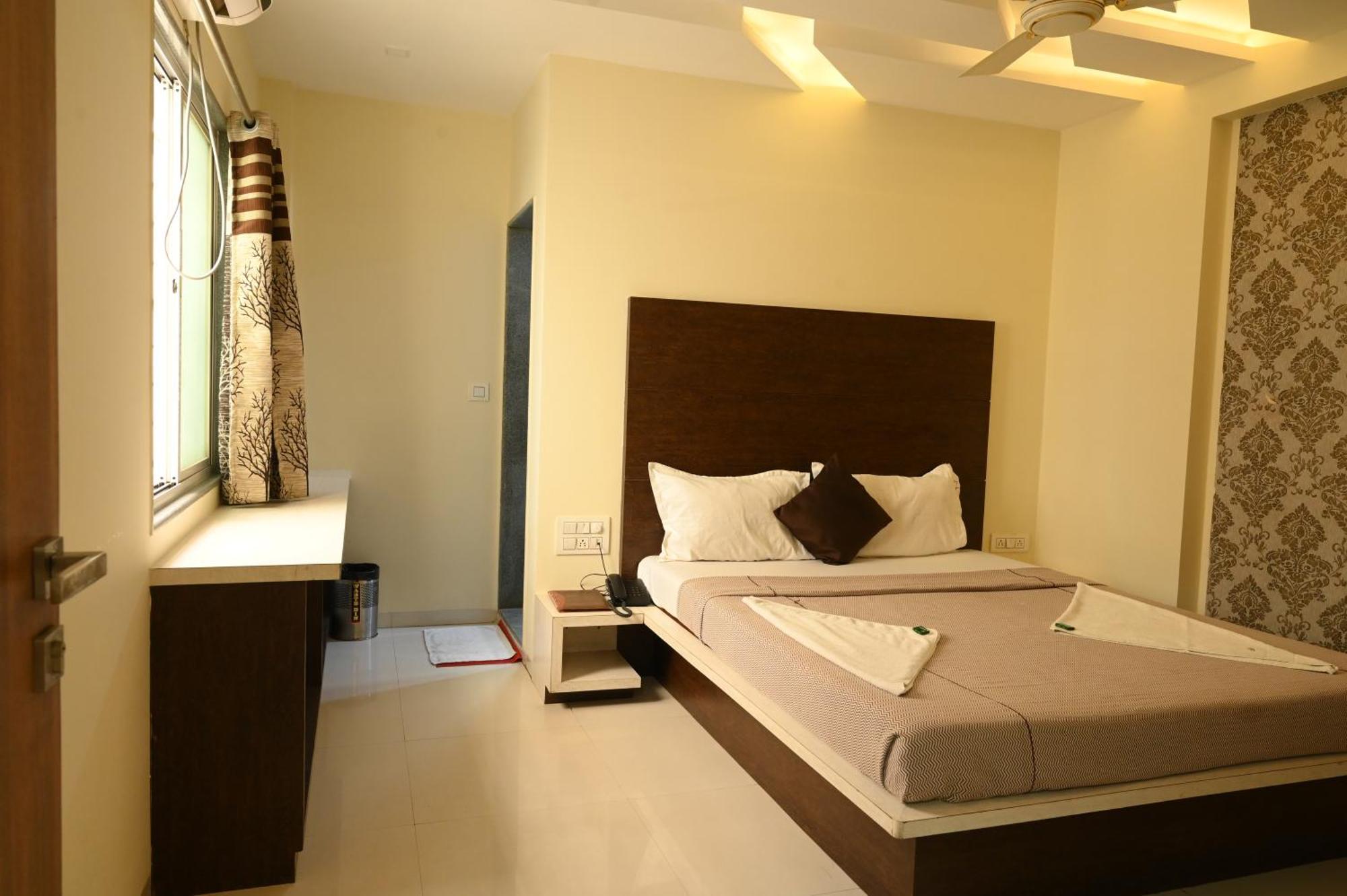 Hotel Ramkrishna Inn Kolhapur Exteriör bild