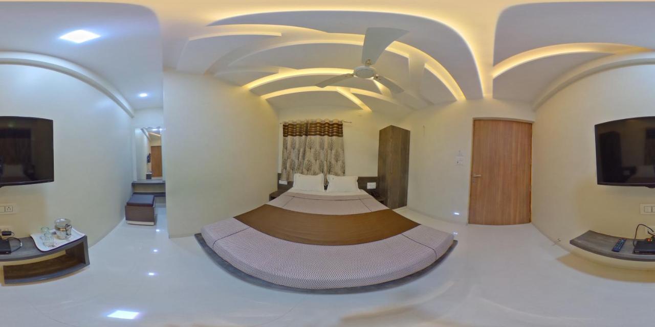 Hotel Ramkrishna Inn Kolhapur Exteriör bild