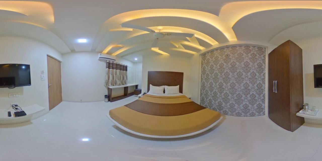 Hotel Ramkrishna Inn Kolhapur Exteriör bild