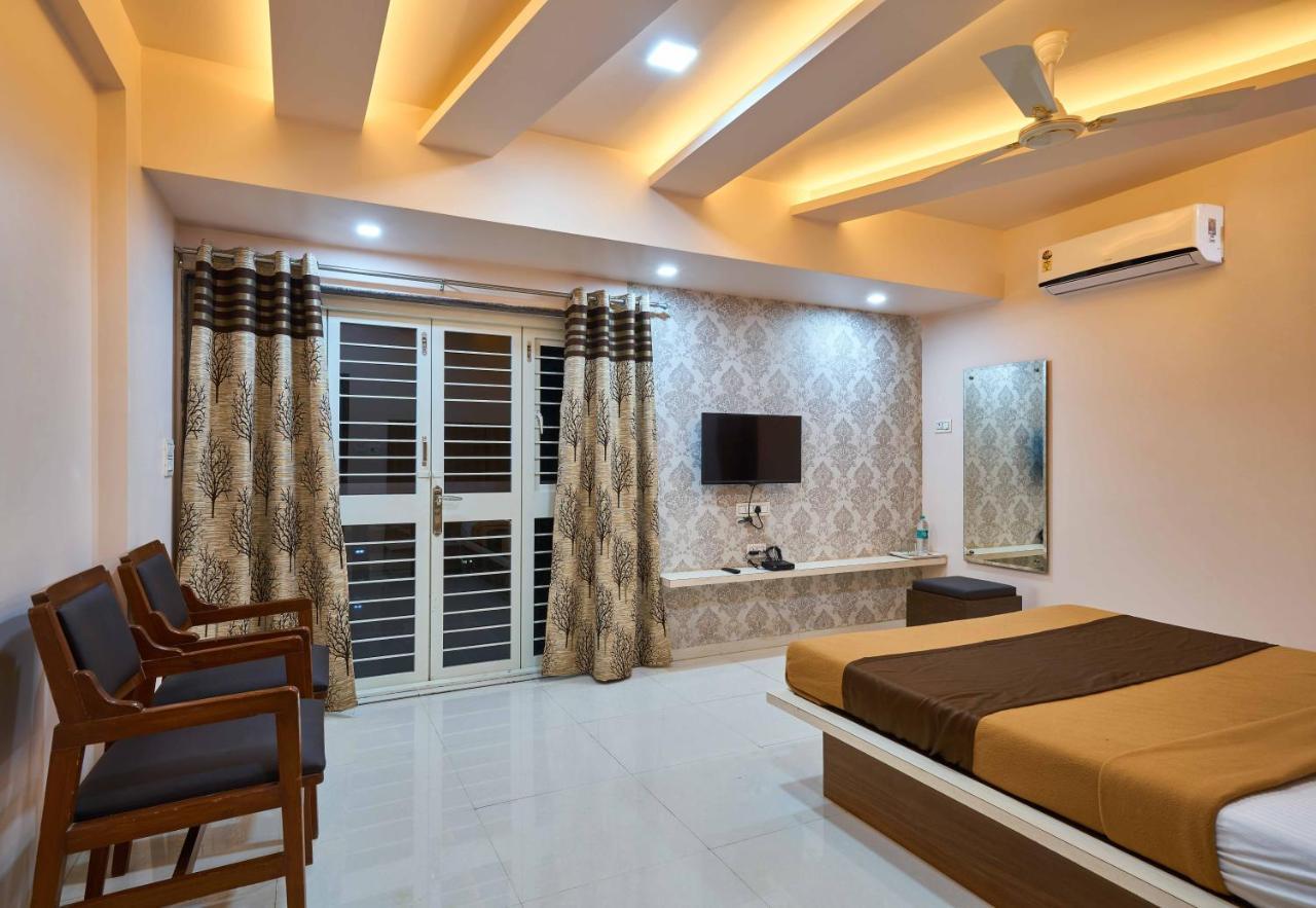 Hotel Ramkrishna Inn Kolhapur Exteriör bild
